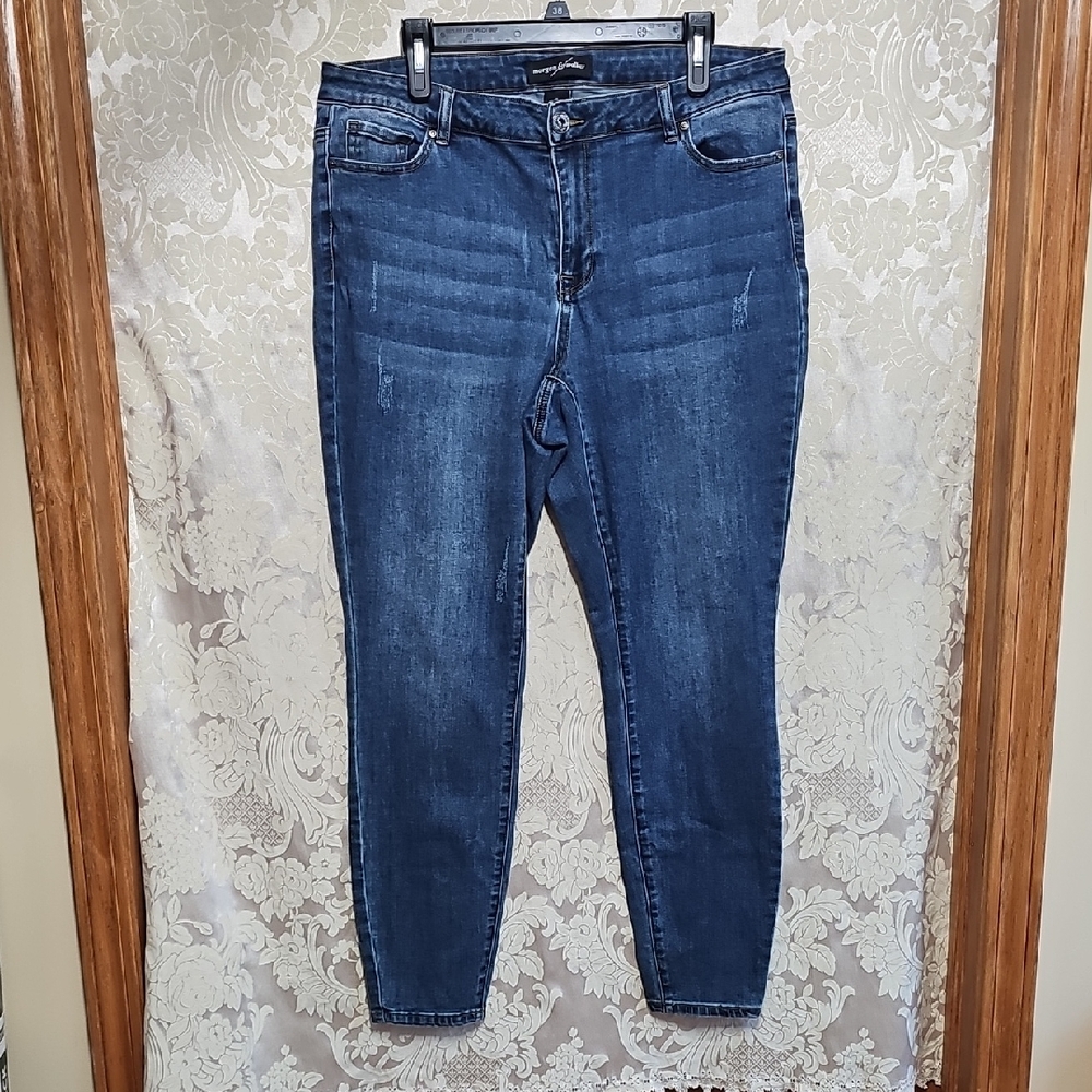 Blue Skinny Jeans with Stretchy Fit and Tapered Legs